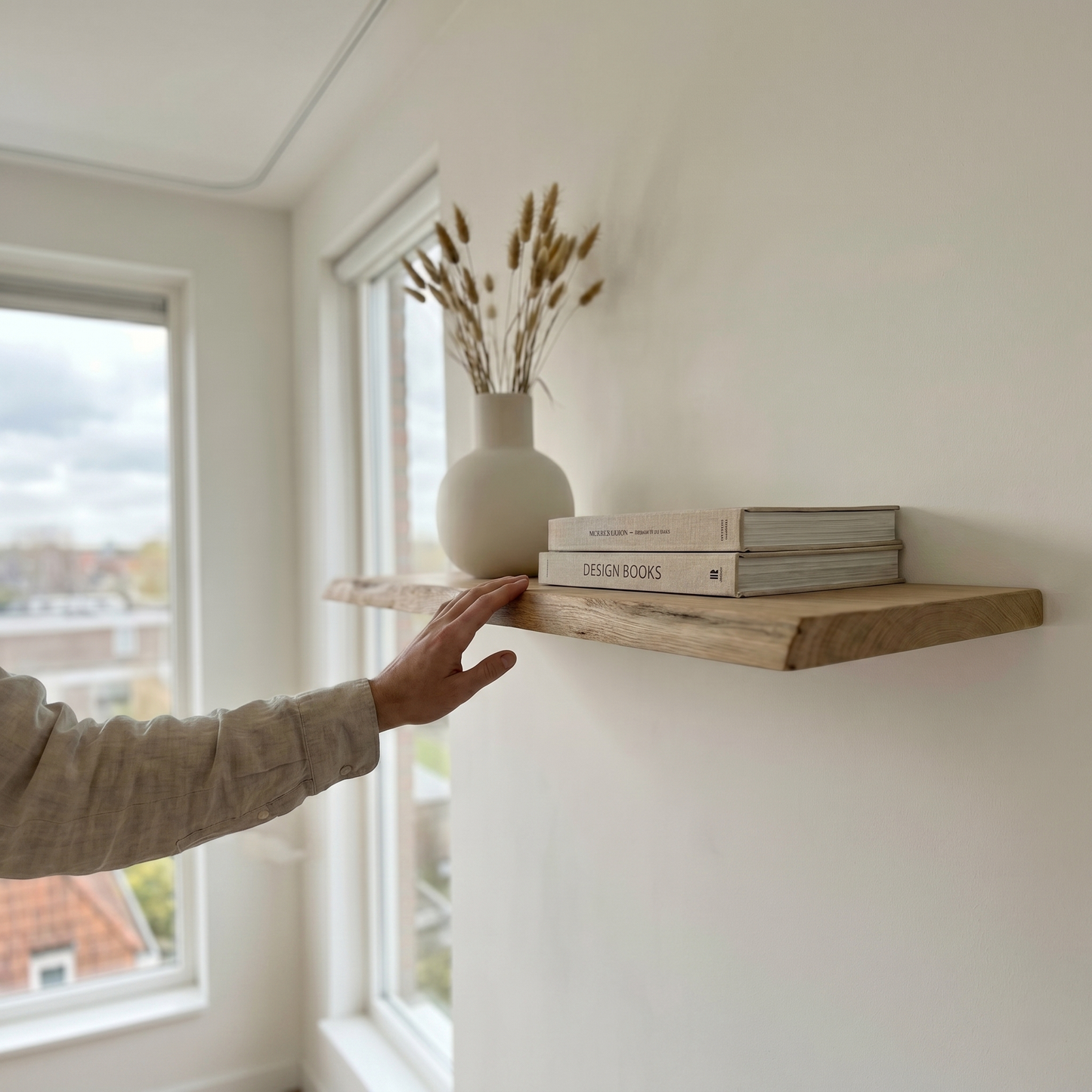zwevende-wandplank-massief-eiken-naturel,https://cdn.shopify.com/s/files/1/0993/7508/7880/files/Vse_foto_-_1_iz_1_5.png?v=1777887588,Zwevende wandplank massief eiken naturel — vooraanzicht | Bolikson
